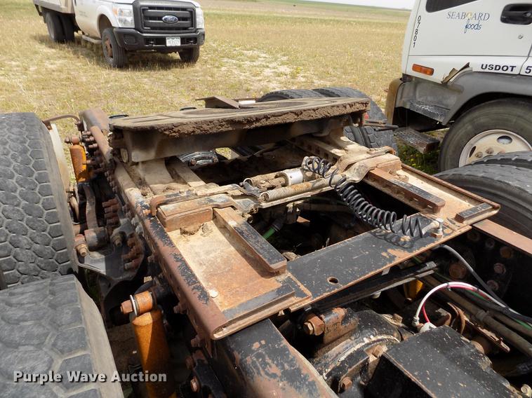 image for item FG9376 2006 Freightliner FLD120 semi truck