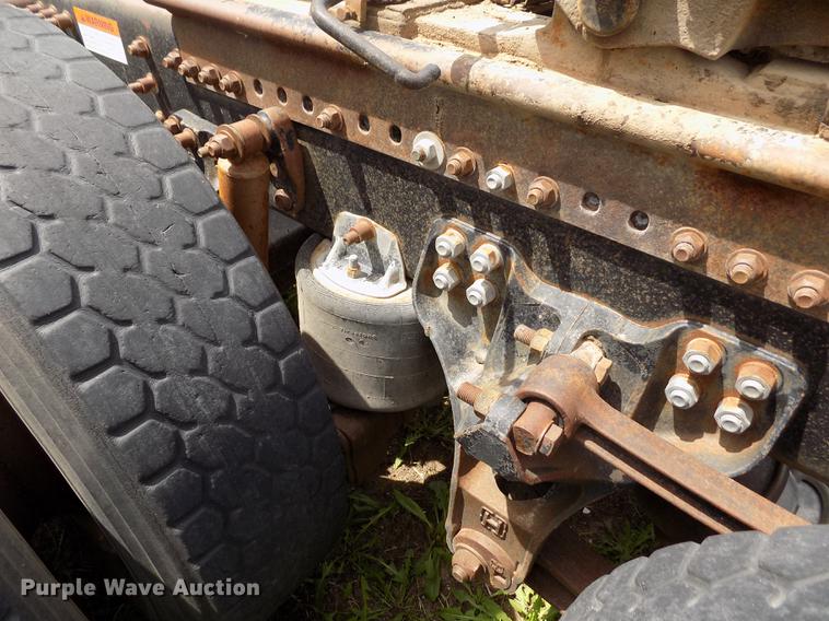 image for item FG9376 2006 Freightliner FLD120 semi truck