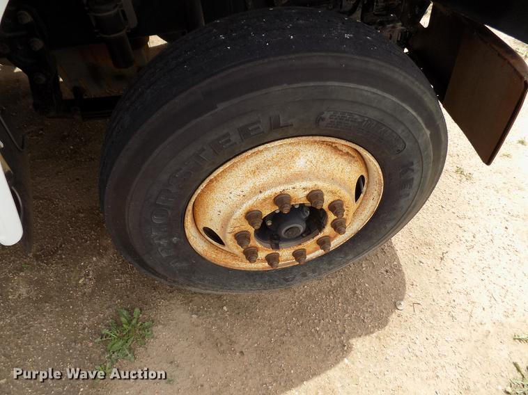 image for item FG9376 2006 Freightliner FLD120 semi truck