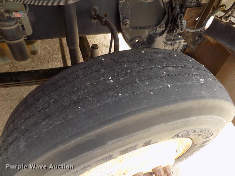 image for item FG9376 2006 Freightliner FLD120 semi truck