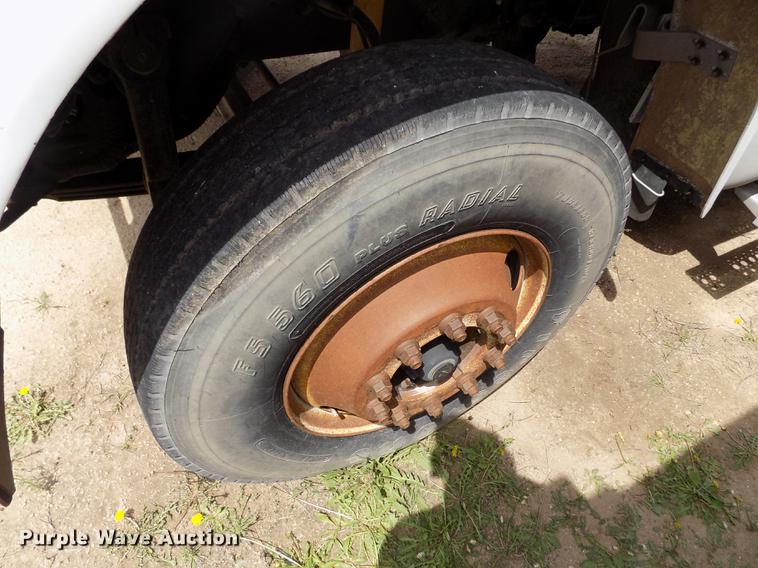 image for item FG9376 2006 Freightliner FLD120 semi truck