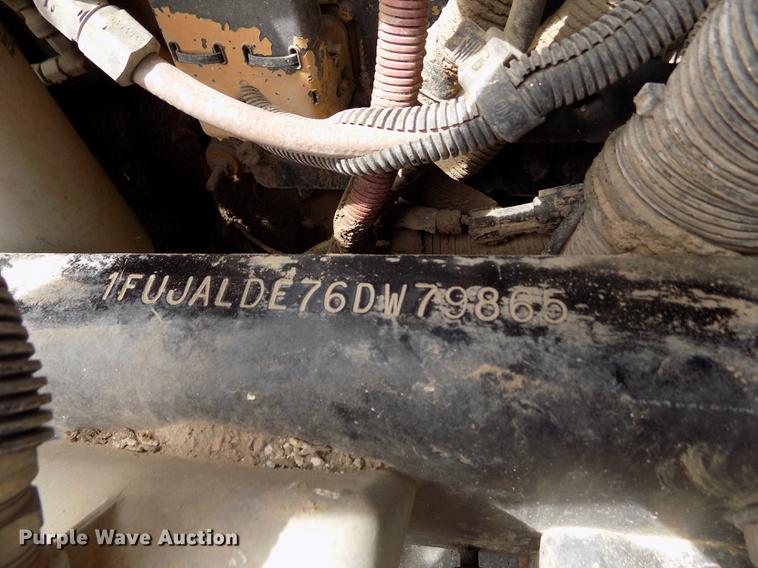 image for item FG9376 2006 Freightliner FLD120 semi truck