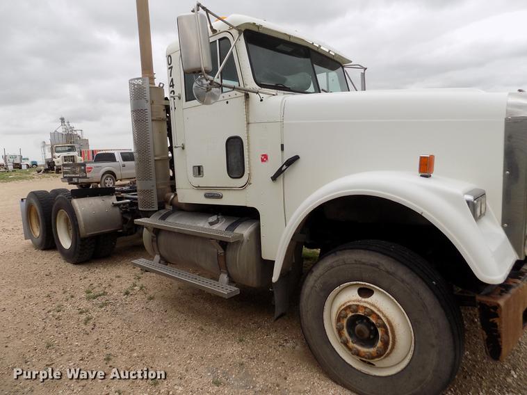 image for item FG9435 2008 Freightliner FLD semi truck