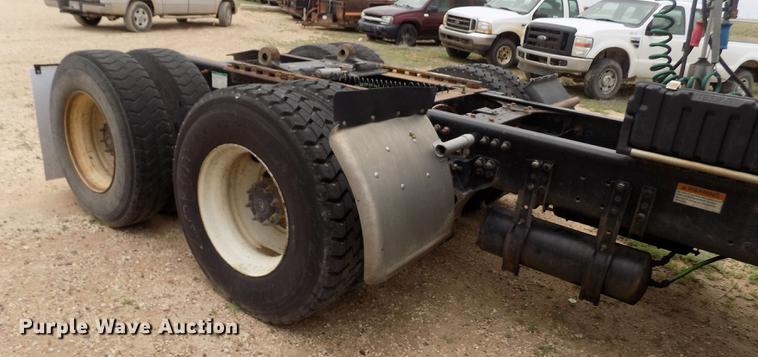 image for item FG9435 2008 Freightliner FLD semi truck