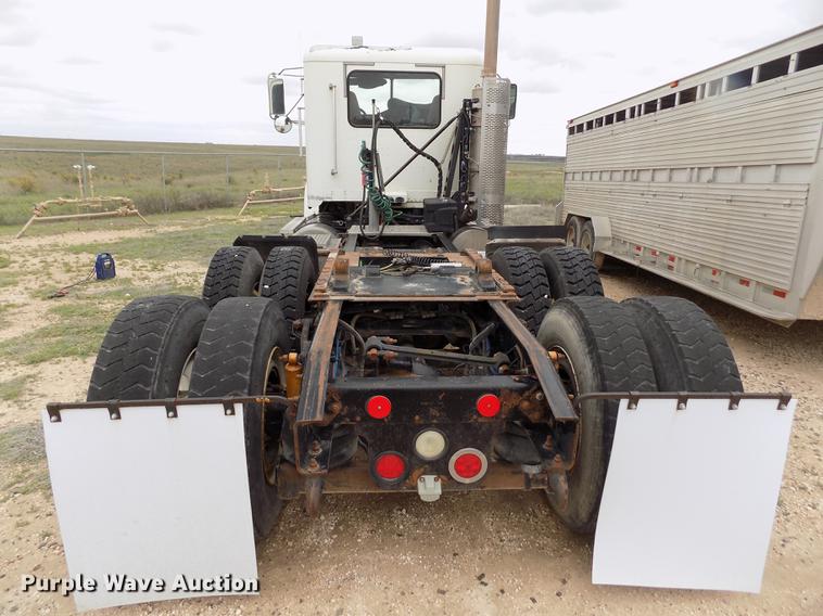 image for item FG9435 2008 Freightliner FLD semi truck