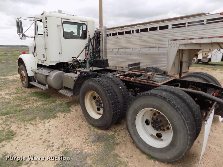 image for item FG9435 2008 Freightliner FLD semi truck