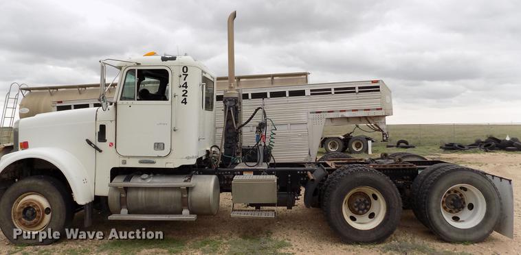 image for item FG9435 2008 Freightliner FLD semi truck