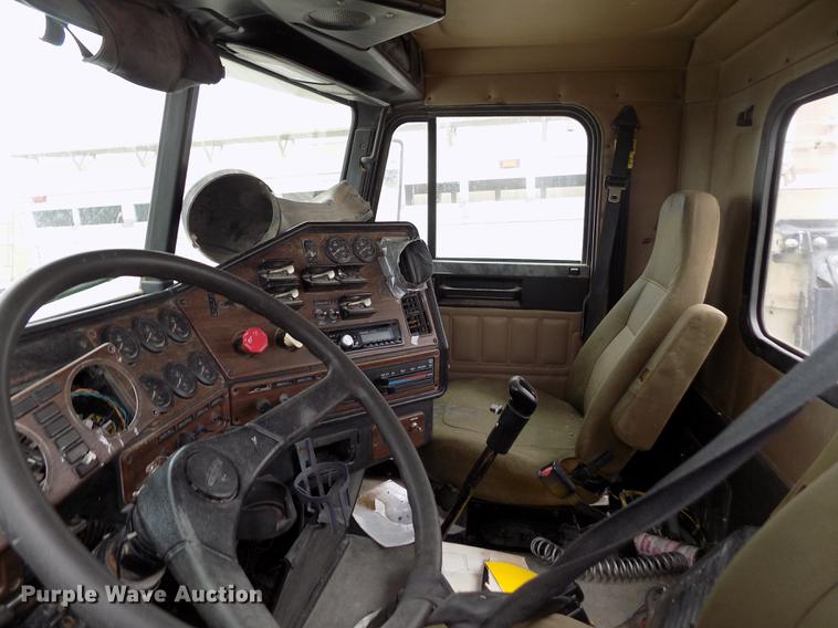 image for item FG9435 2008 Freightliner FLD semi truck