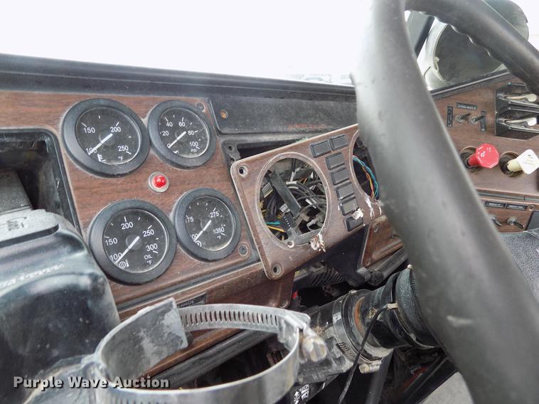 image for item FG9435 2008 Freightliner FLD semi truck