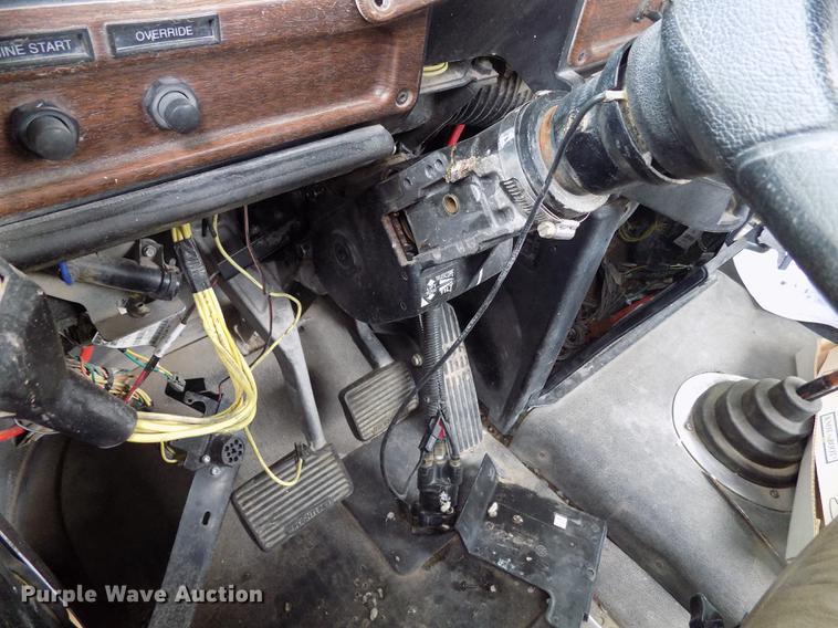 image for item FG9435 2008 Freightliner FLD semi truck