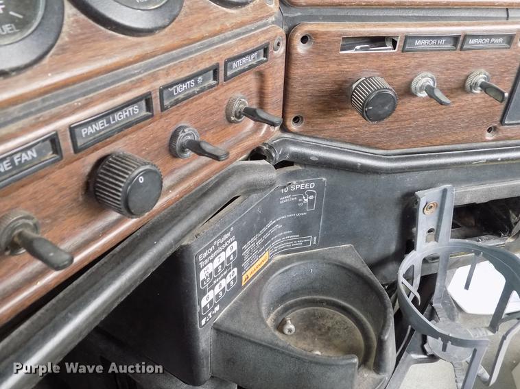 image for item FG9435 2008 Freightliner FLD semi truck