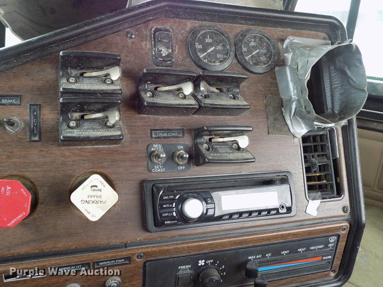 image for item FG9435 2008 Freightliner FLD semi truck