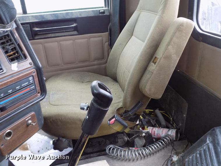 image for item FG9435 2008 Freightliner FLD semi truck