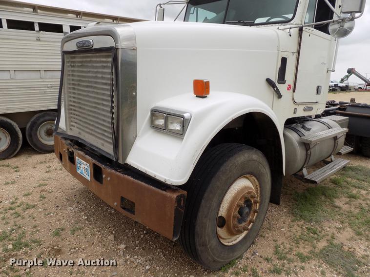 image for item FG9435 2008 Freightliner FLD semi truck