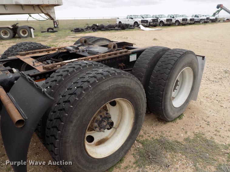 image for item FG9435 2008 Freightliner FLD semi truck