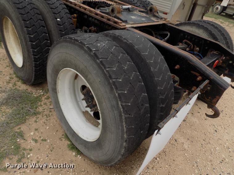 image for item FG9435 2008 Freightliner FLD semi truck