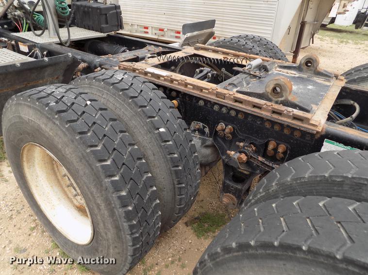 image for item FG9435 2008 Freightliner FLD semi truck