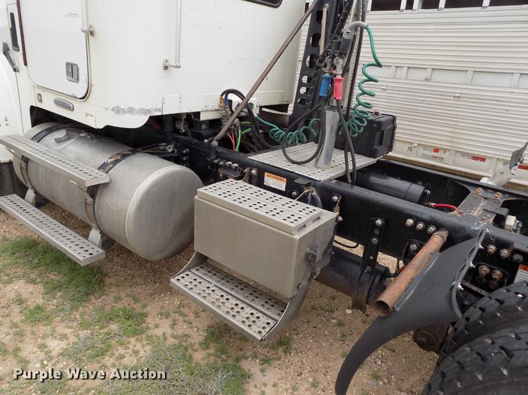 image for item FG9435 2008 Freightliner FLD semi truck