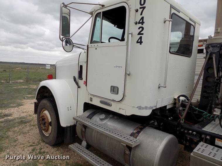 image for item FG9435 2008 Freightliner FLD semi truck