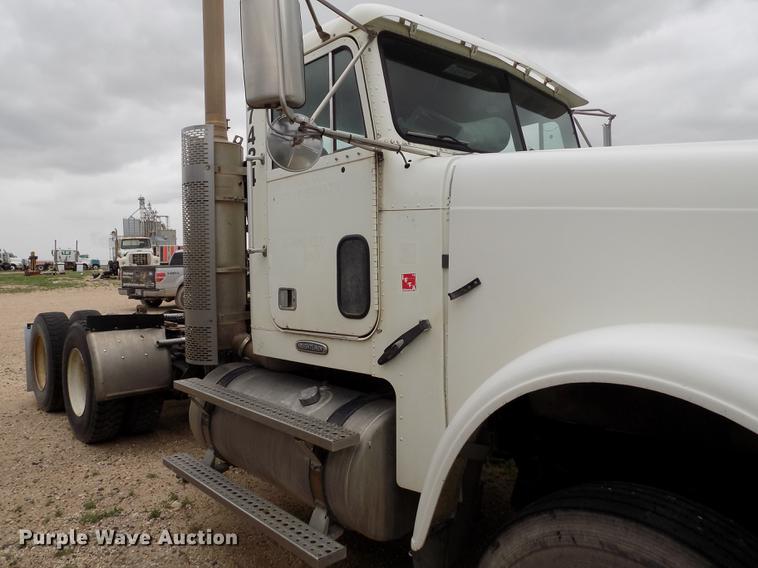 image for item FG9435 2008 Freightliner FLD semi truck