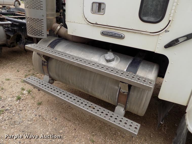 image for item FG9435 2008 Freightliner FLD semi truck