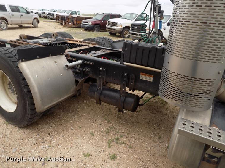 image for item FG9435 2008 Freightliner FLD semi truck