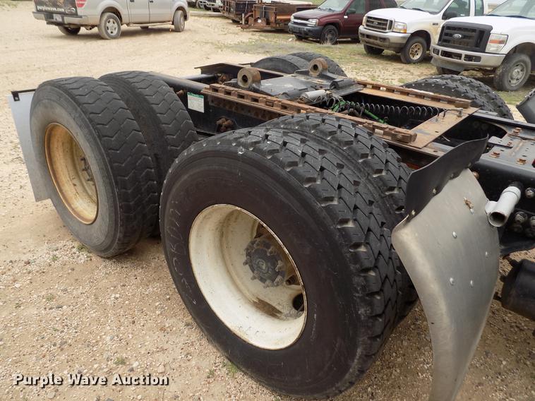 image for item FG9435 2008 Freightliner FLD semi truck