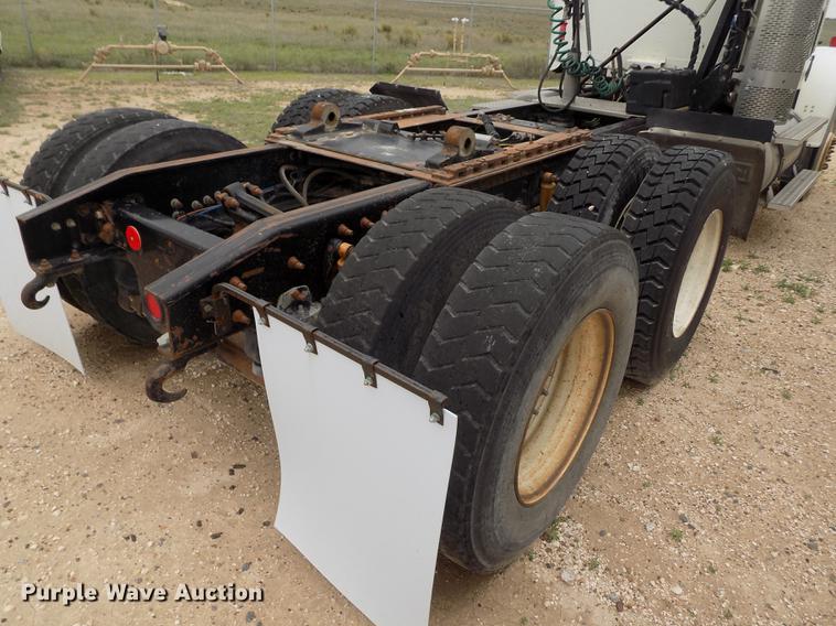 image for item FG9435 2008 Freightliner FLD semi truck