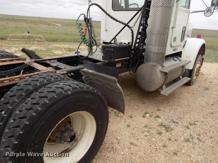 image for item FG9435 2008 Freightliner FLD semi truck