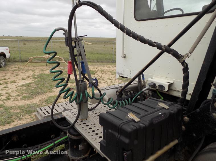 image for item FG9435 2008 Freightliner FLD semi truck