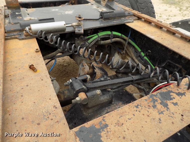 image for item FG9435 2008 Freightliner FLD semi truck