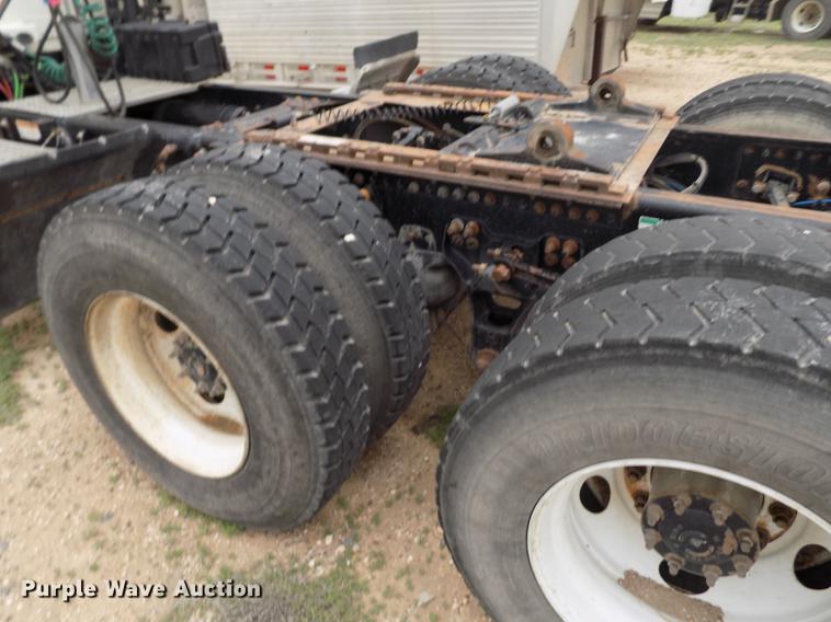 image for item FG9435 2008 Freightliner FLD semi truck