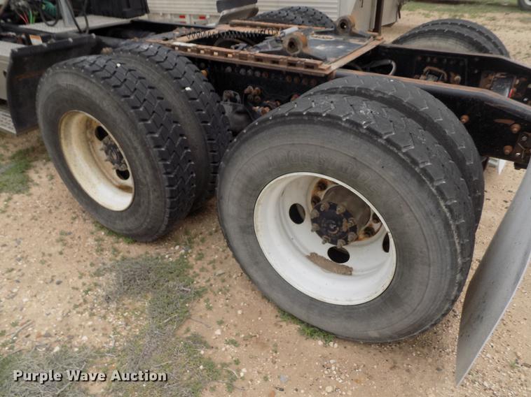 image for item FG9435 2008 Freightliner FLD semi truck