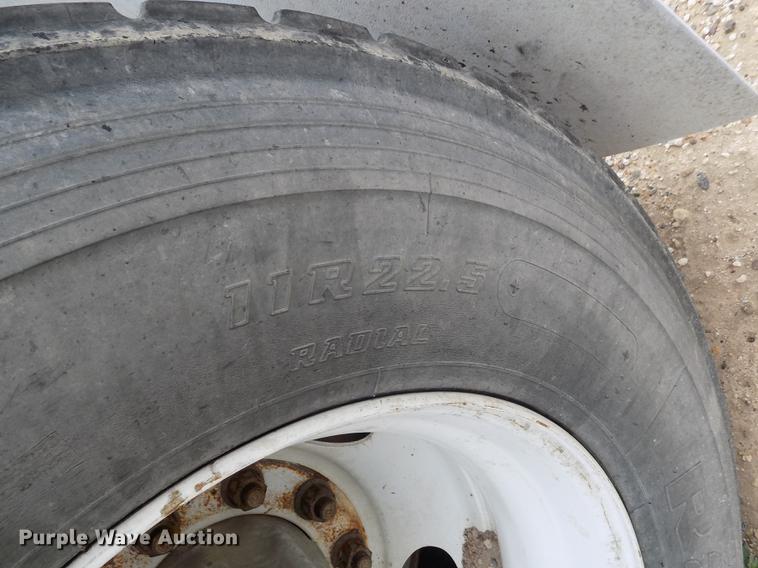 image for item FG9435 2008 Freightliner FLD semi truck