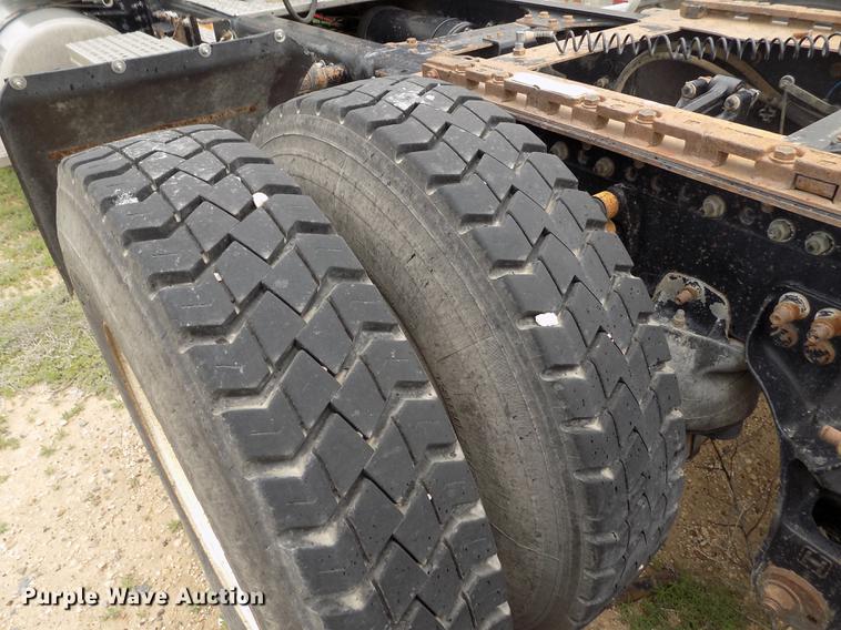 image for item FG9435 2008 Freightliner FLD semi truck