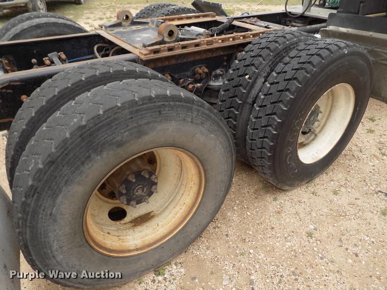 image for item FG9435 2008 Freightliner FLD semi truck