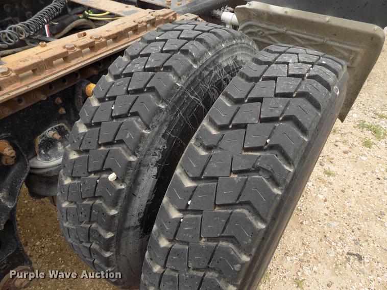 image for item FG9435 2008 Freightliner FLD semi truck