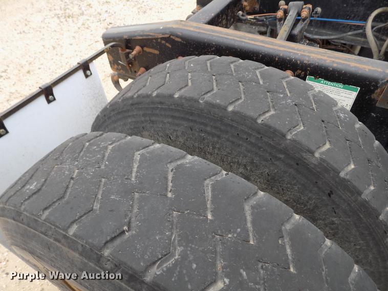 image for item FG9435 2008 Freightliner FLD semi truck