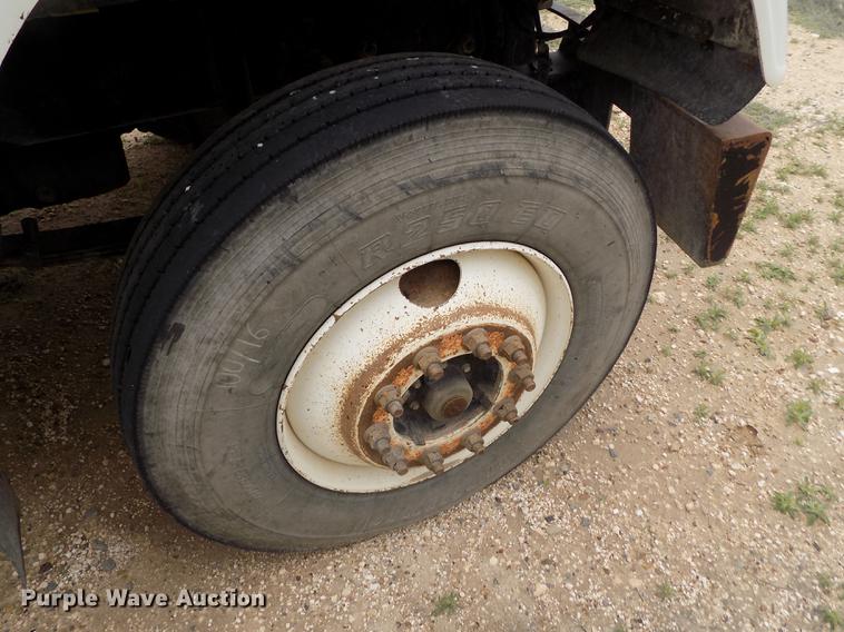 image for item FG9435 2008 Freightliner FLD semi truck