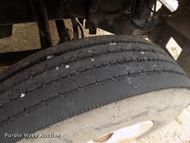 image for item FG9435 2008 Freightliner FLD semi truck