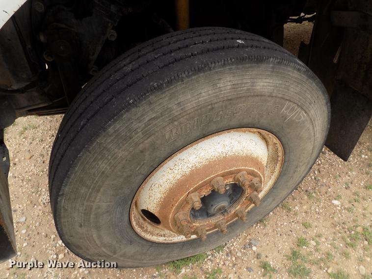 image for item FG9435 2008 Freightliner FLD semi truck