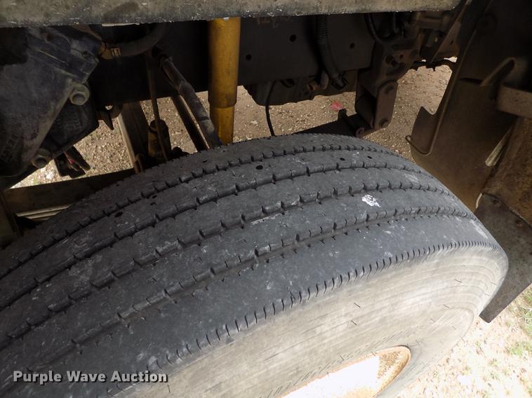 image for item FG9435 2008 Freightliner FLD semi truck