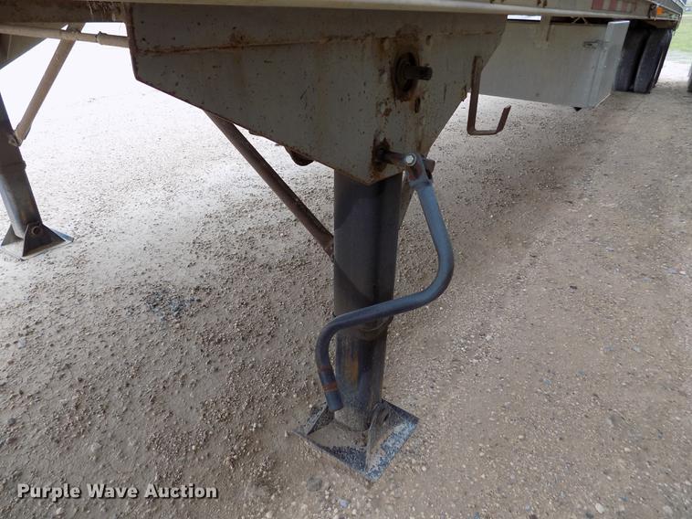 image for item FG9463 1995 Barrett livestock trailer