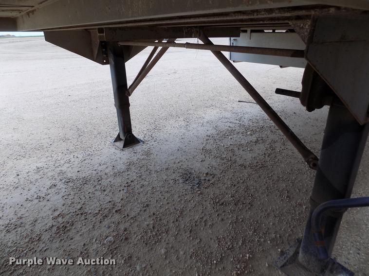 image for item FG9463 1995 Barrett livestock trailer