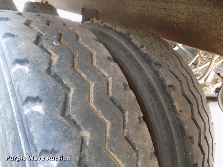 image for item FG9463 1995 Barrett livestock trailer