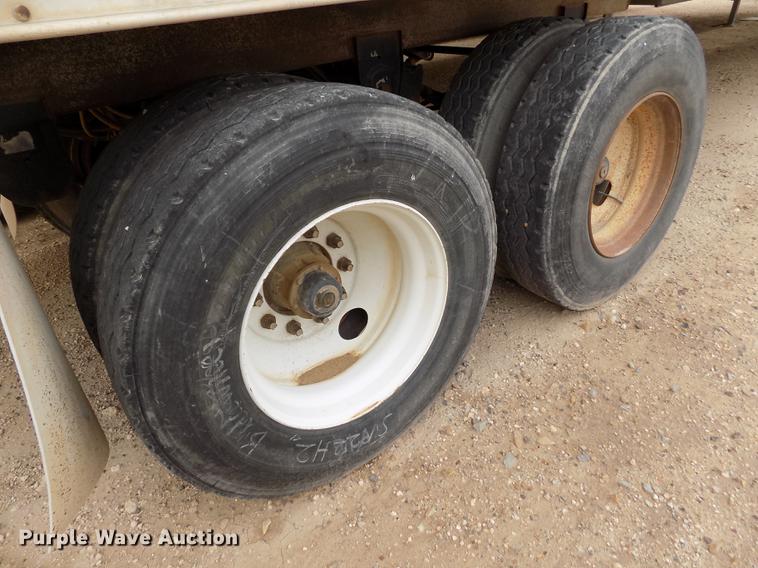 image for item FG9463 1995 Barrett livestock trailer