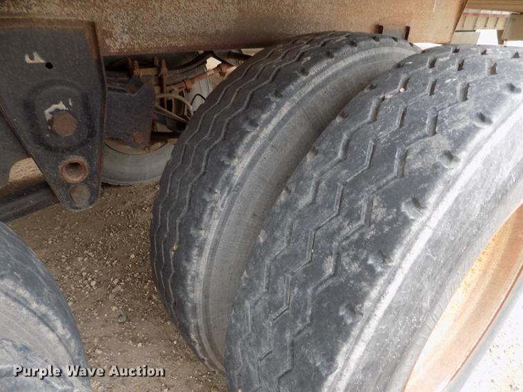 image for item FG9463 1995 Barrett livestock trailer