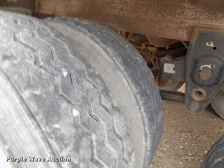 image for item FG9463 1995 Barrett livestock trailer