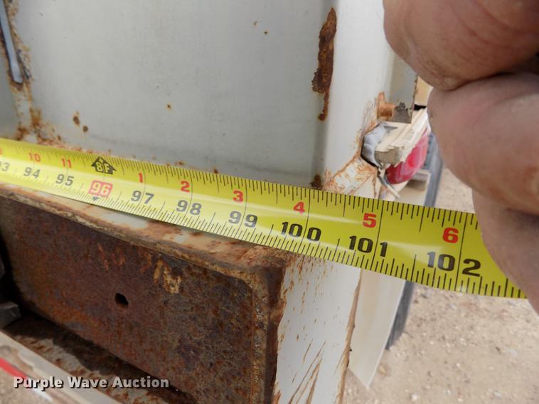 image for item FG9463 1995 Barrett livestock trailer