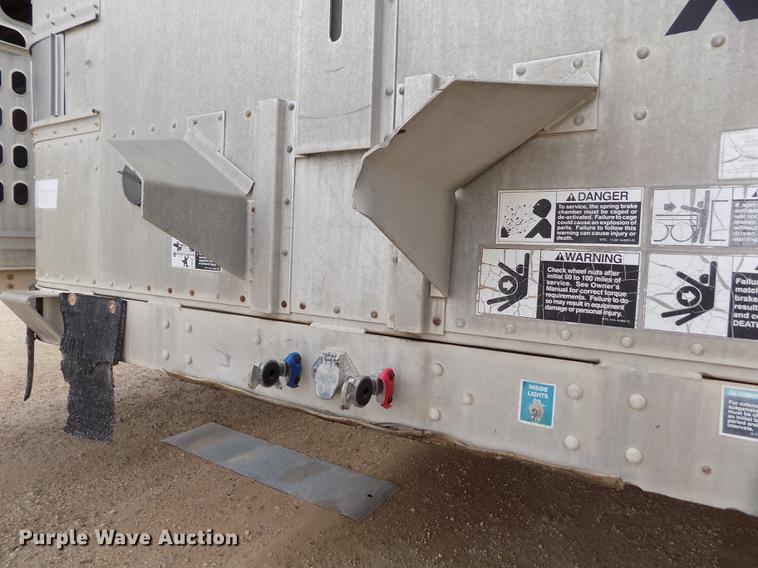 image for item FG9464 1997 Wilson PSADL-300P livestock trailer